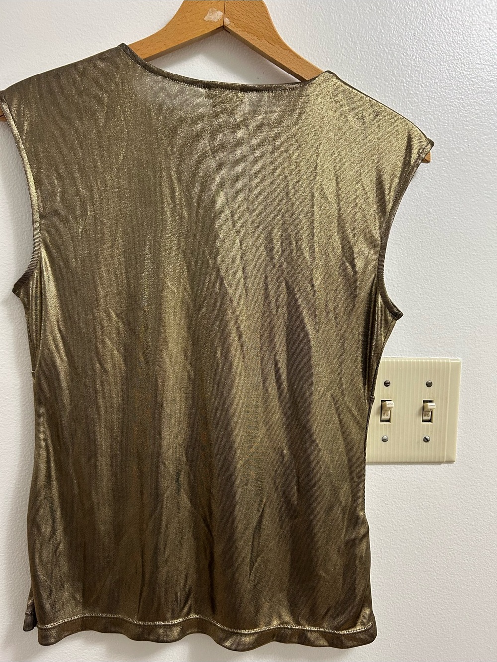 Ann Taylor Metallic Gold Sleeveless Top size MP - Picture 3 of 4